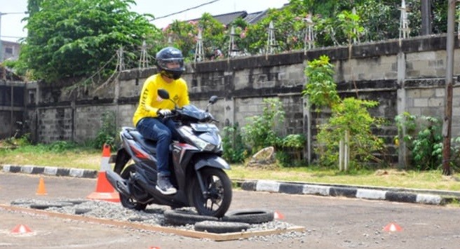 Tip Mengendarai Motor Yang Baik: Teknik Dasar Yang Harus Anda Ketahui ...